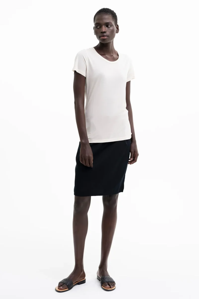 FITTED T-SHIRT | Tencel™ (Lyocell) cream, black or white – Bild 4