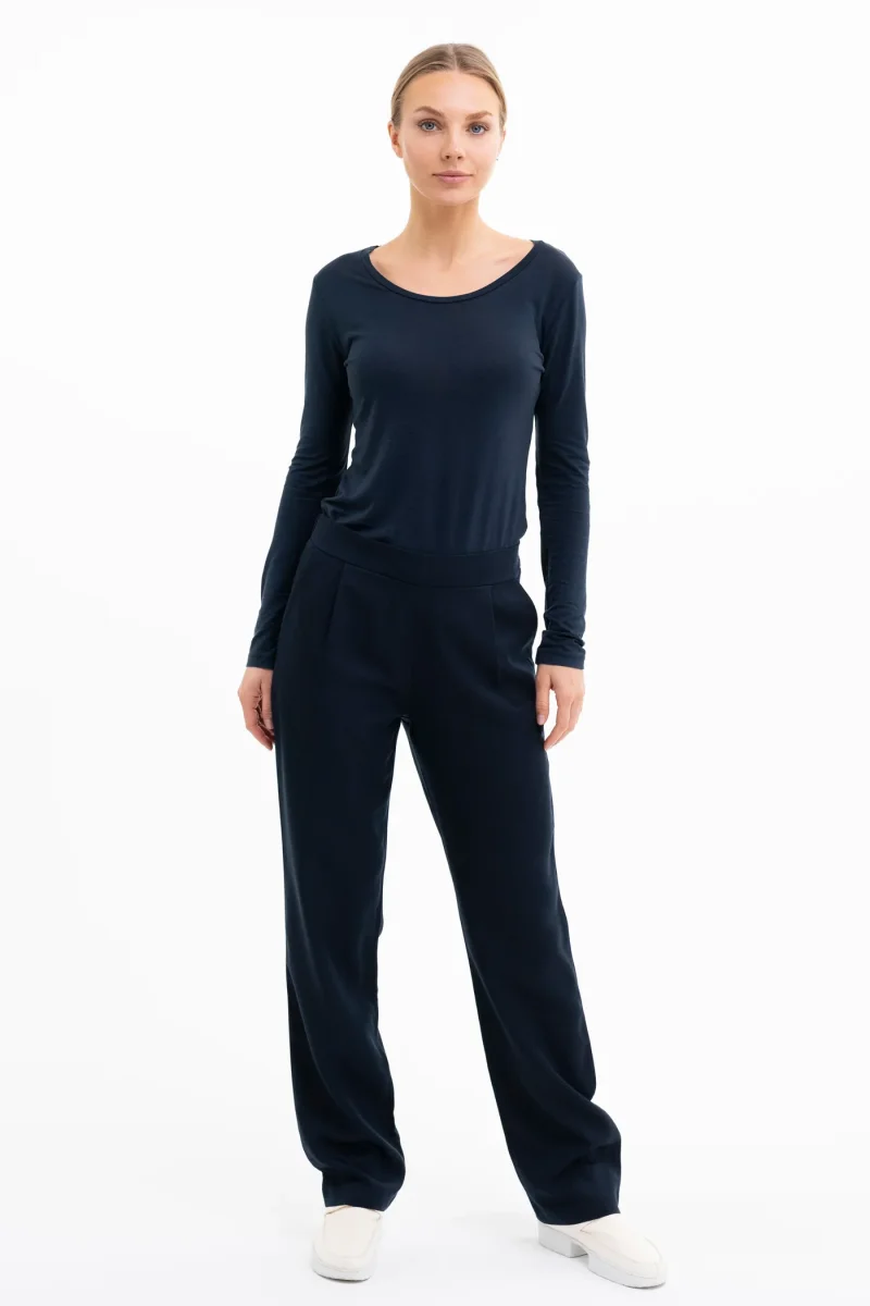 PREMIUM LONGSLEEVE FITTED | Tencel™ (Lyocell) cream & midnight blue – Bild 4