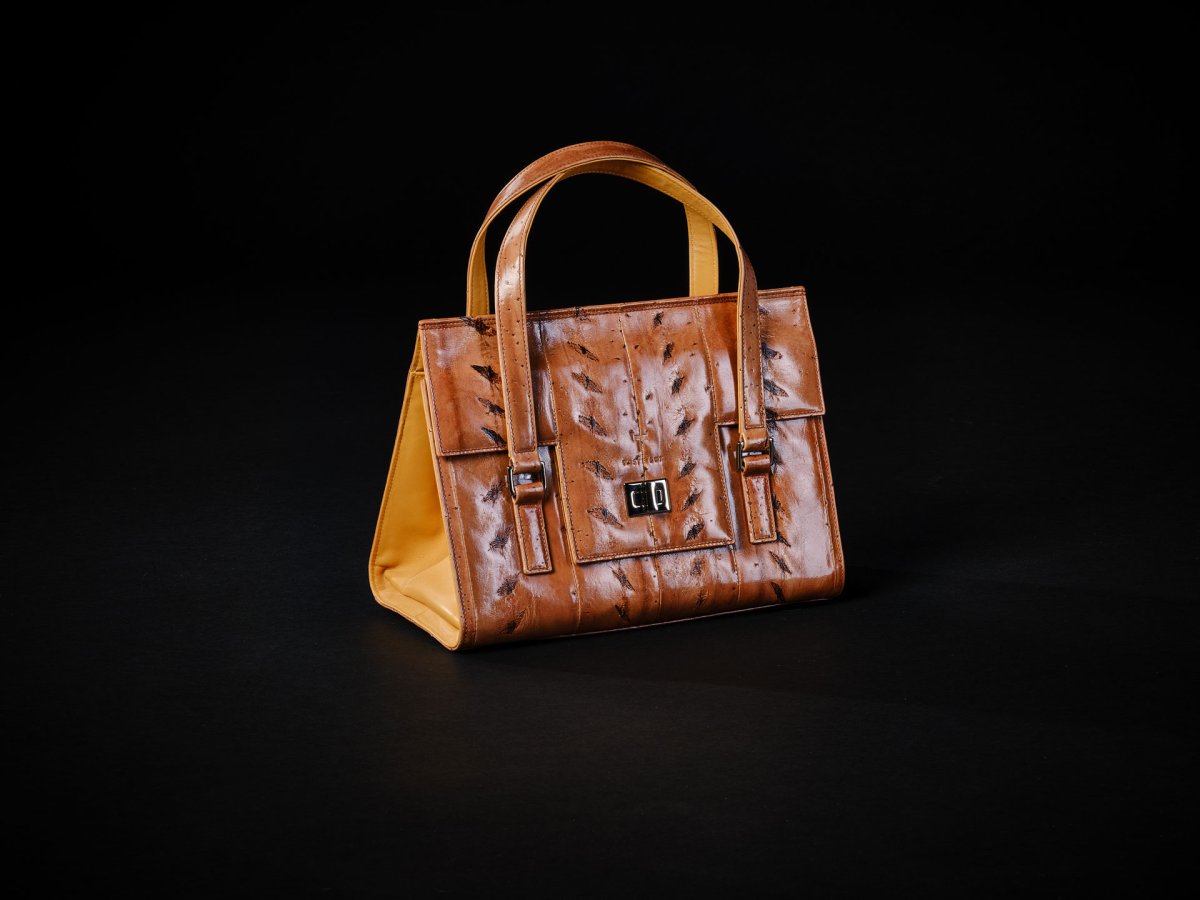 Störleder Tasche mit CITES-Zertifikat.